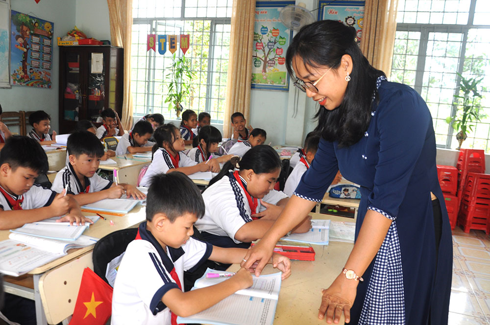 Tận tâm với học sinh nghèo